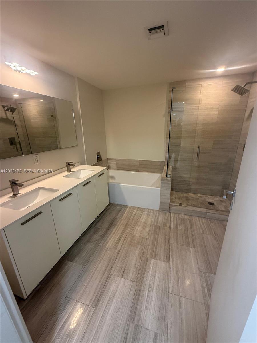1300 Brickell Bay Dr #707, Miami FL 33131