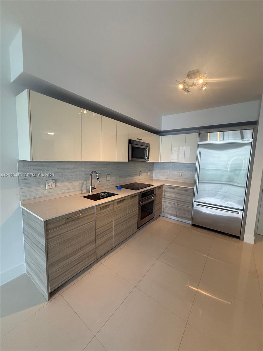 1300 Brickell Bay Dr #707, Miami FL 33131