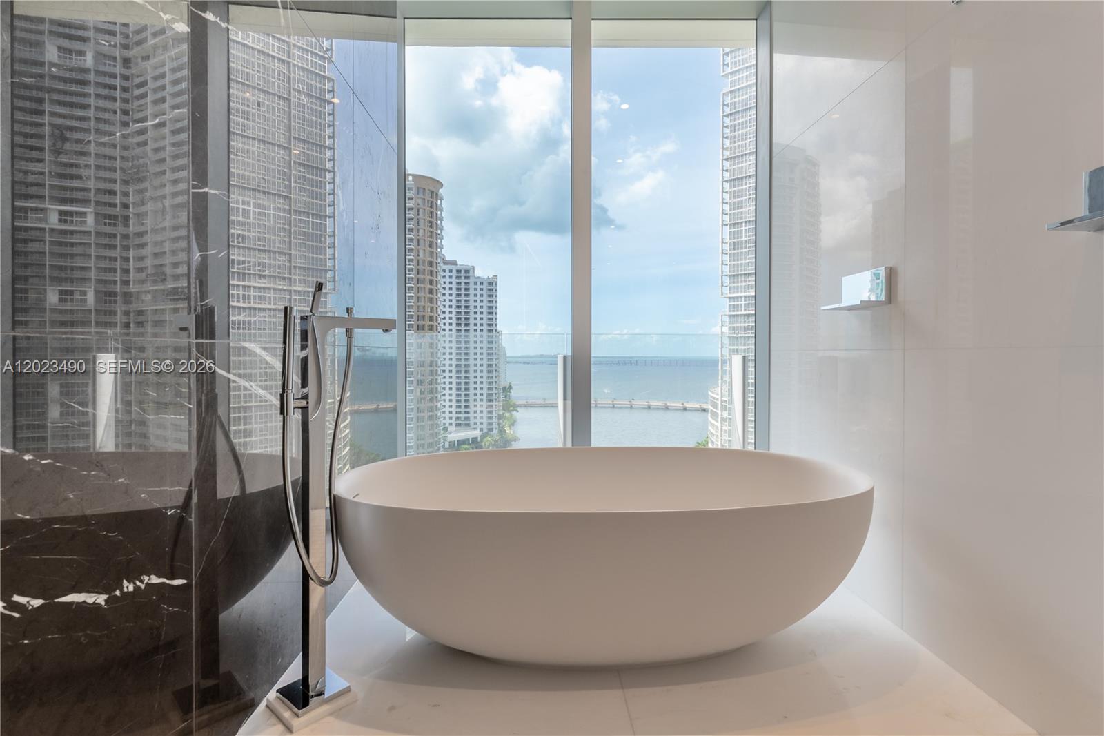 300 Biscayne Blvd Way #1704, Miami FL 33131