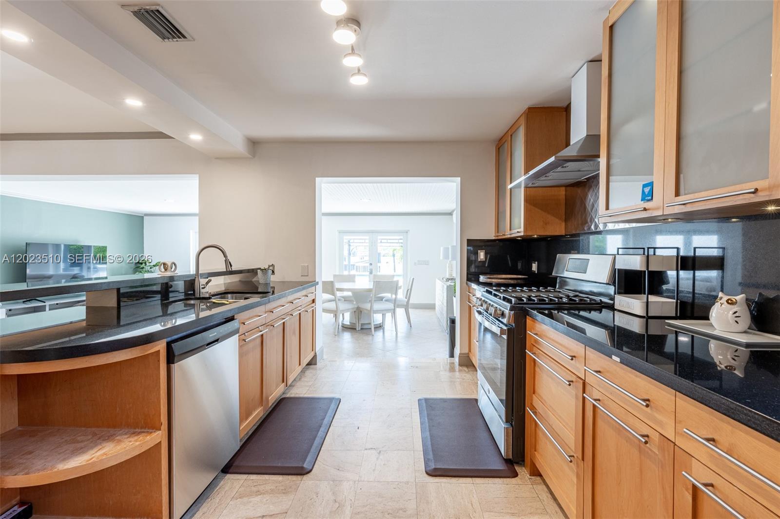 1430 Stillwater Dr #1430, Miami Beach FL 33141