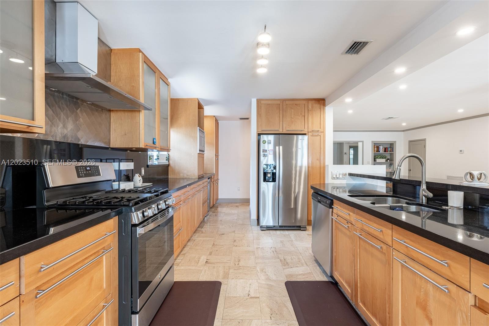 1430 Stillwater Dr #1430, Miami Beach FL 33141