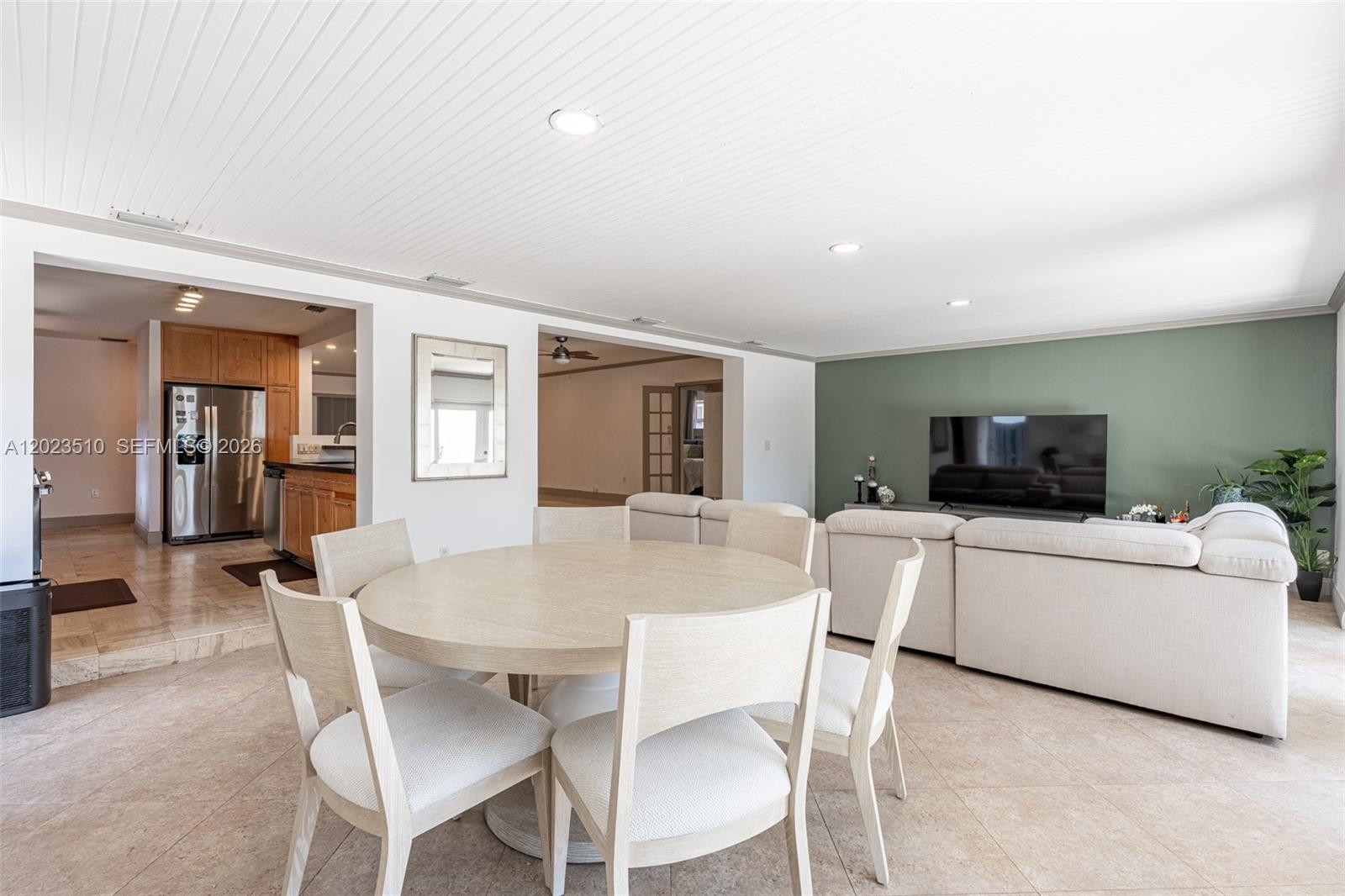 1430 Stillwater Dr #1430, Miami Beach FL 33141