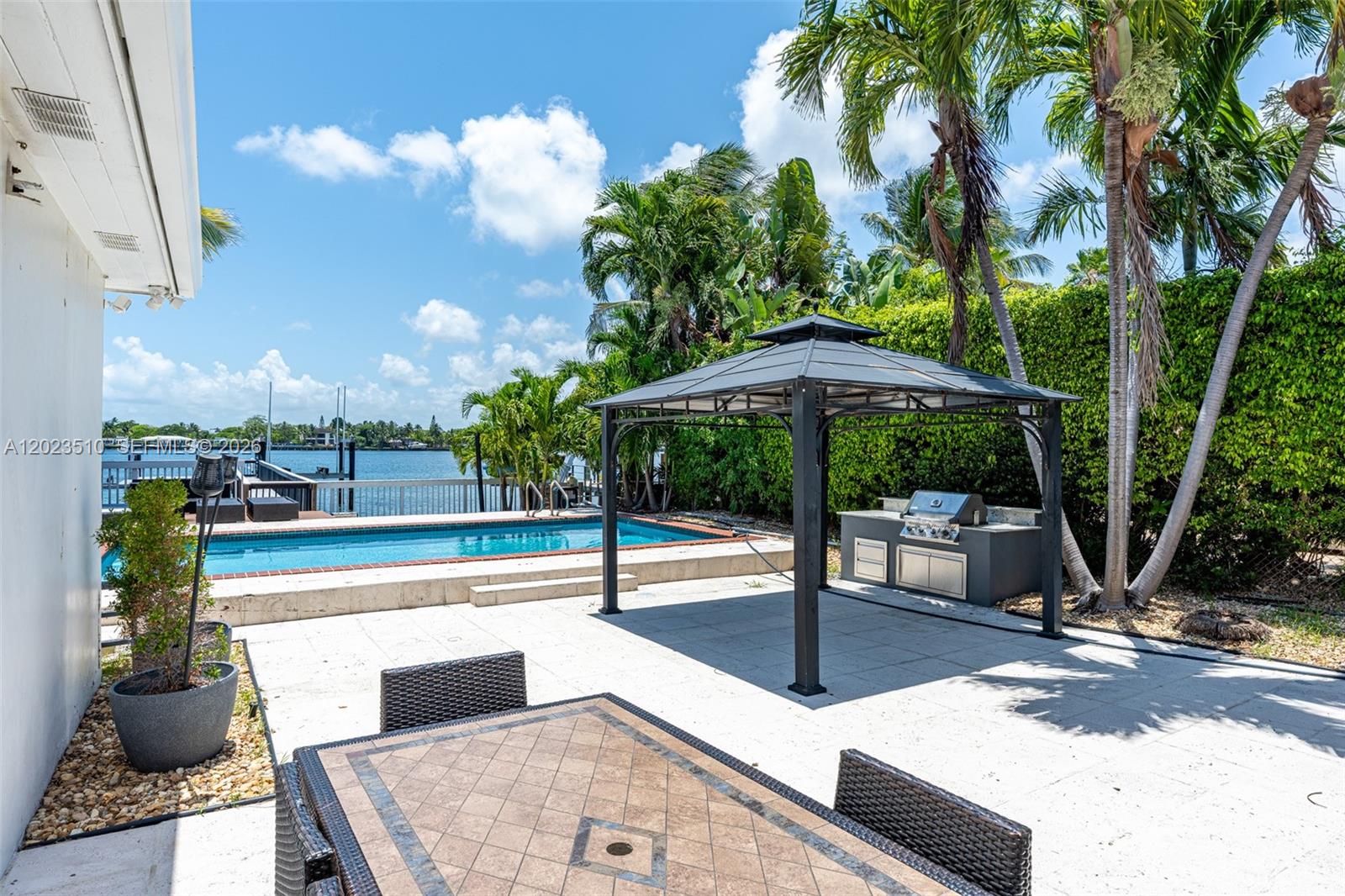 1430 Stillwater Dr #1430, Miami Beach FL 33141