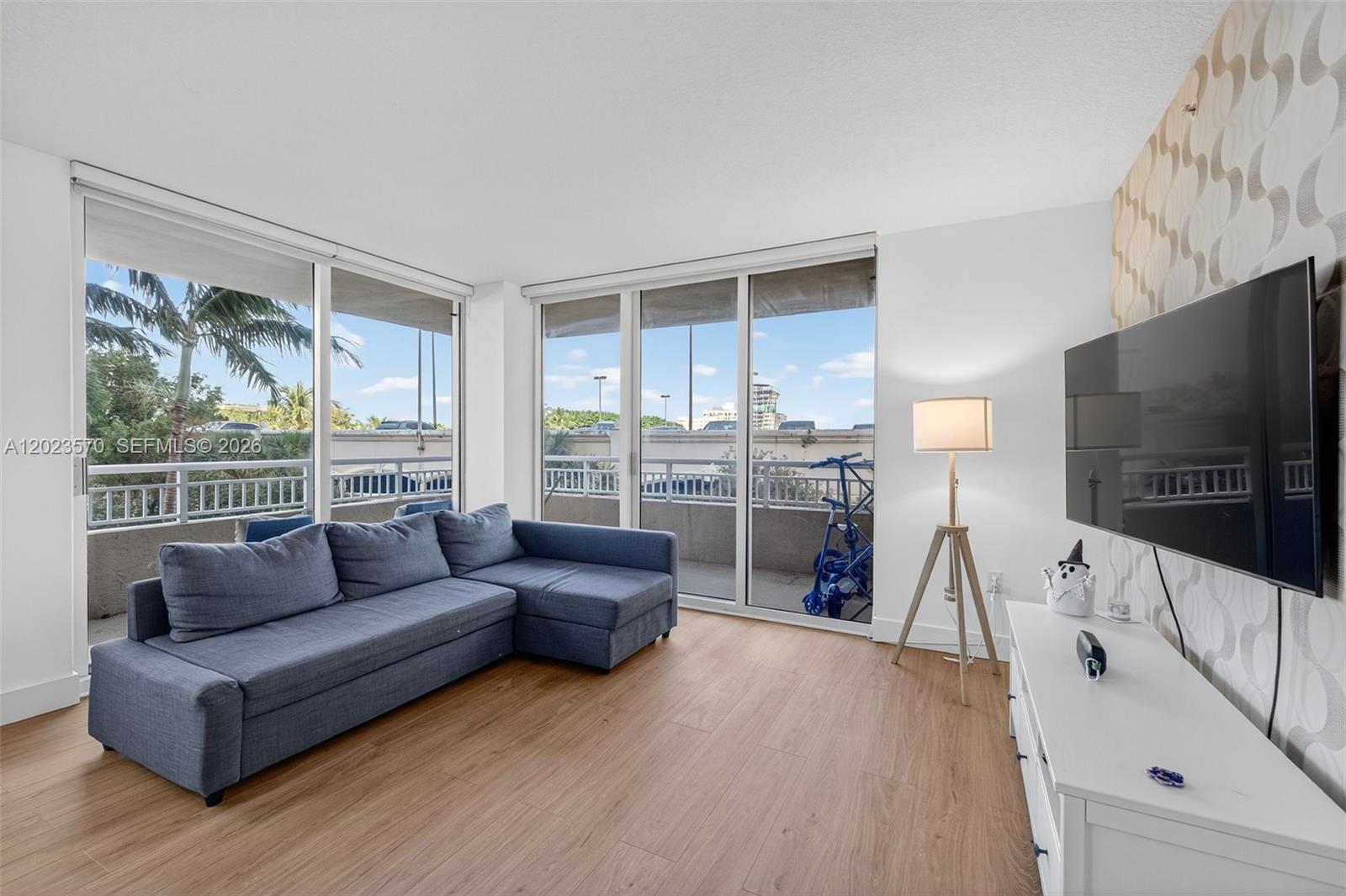 19501 W Country Club Dr #313, Aventura FL 33180