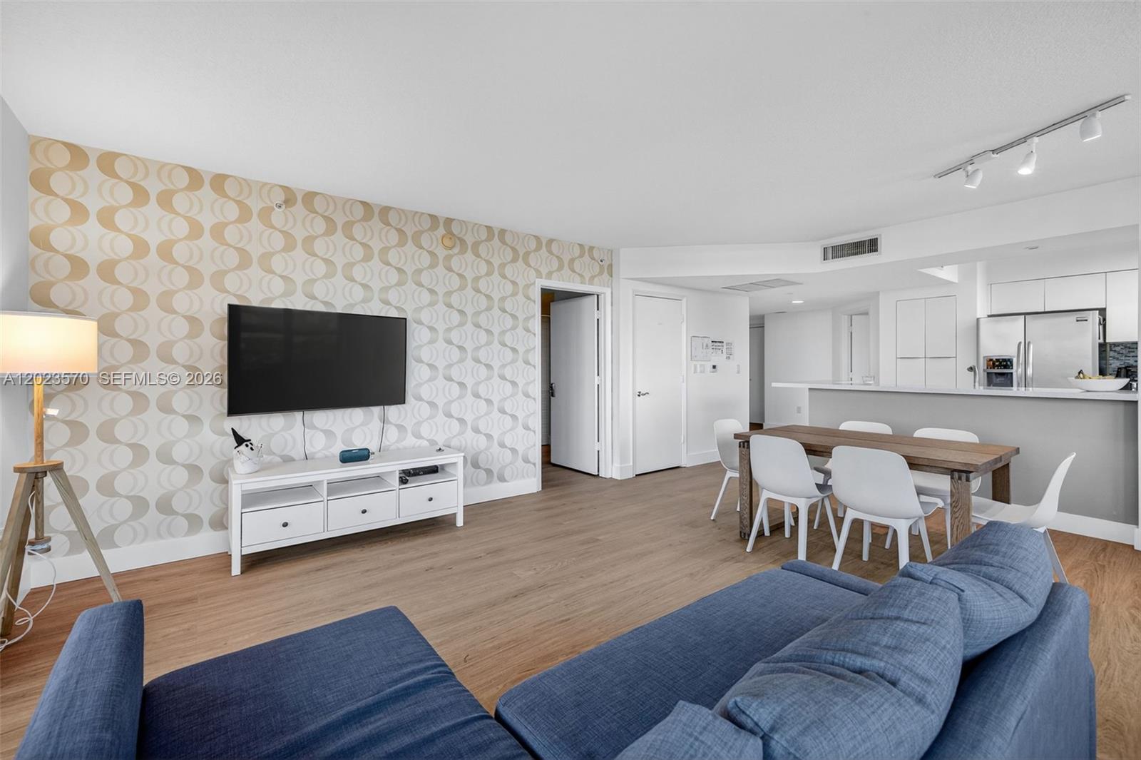 19501 W Country Club Dr #313, Aventura FL 33180