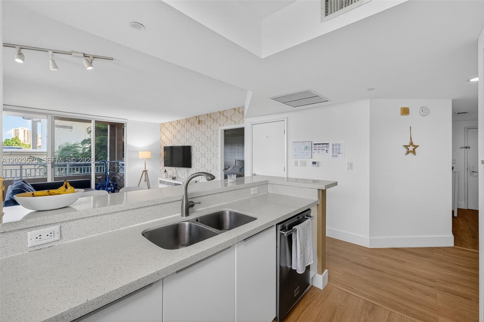 19501 W Country Club Dr #313, Aventura FL 33180