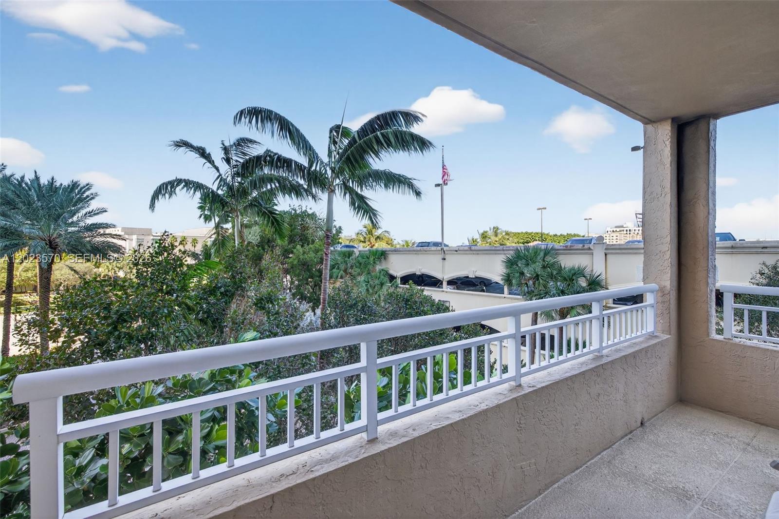 19501 W Country Club Dr #313, Aventura FL 33180