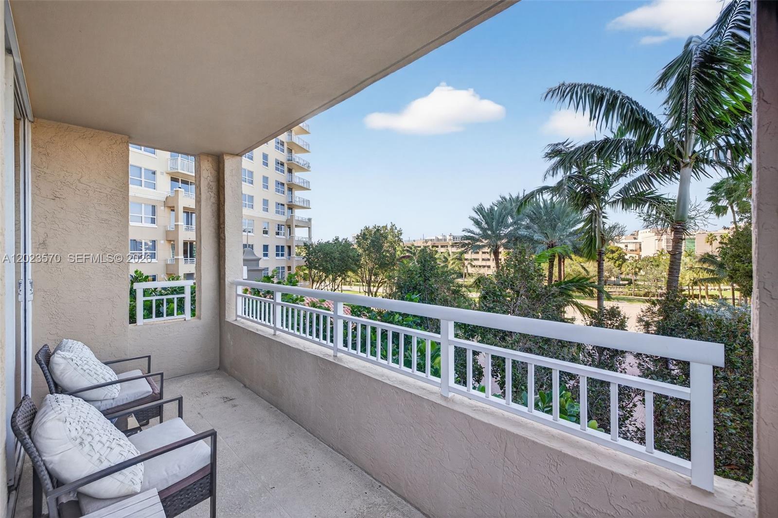 19501 W Country Club Dr #313, Aventura FL 33180