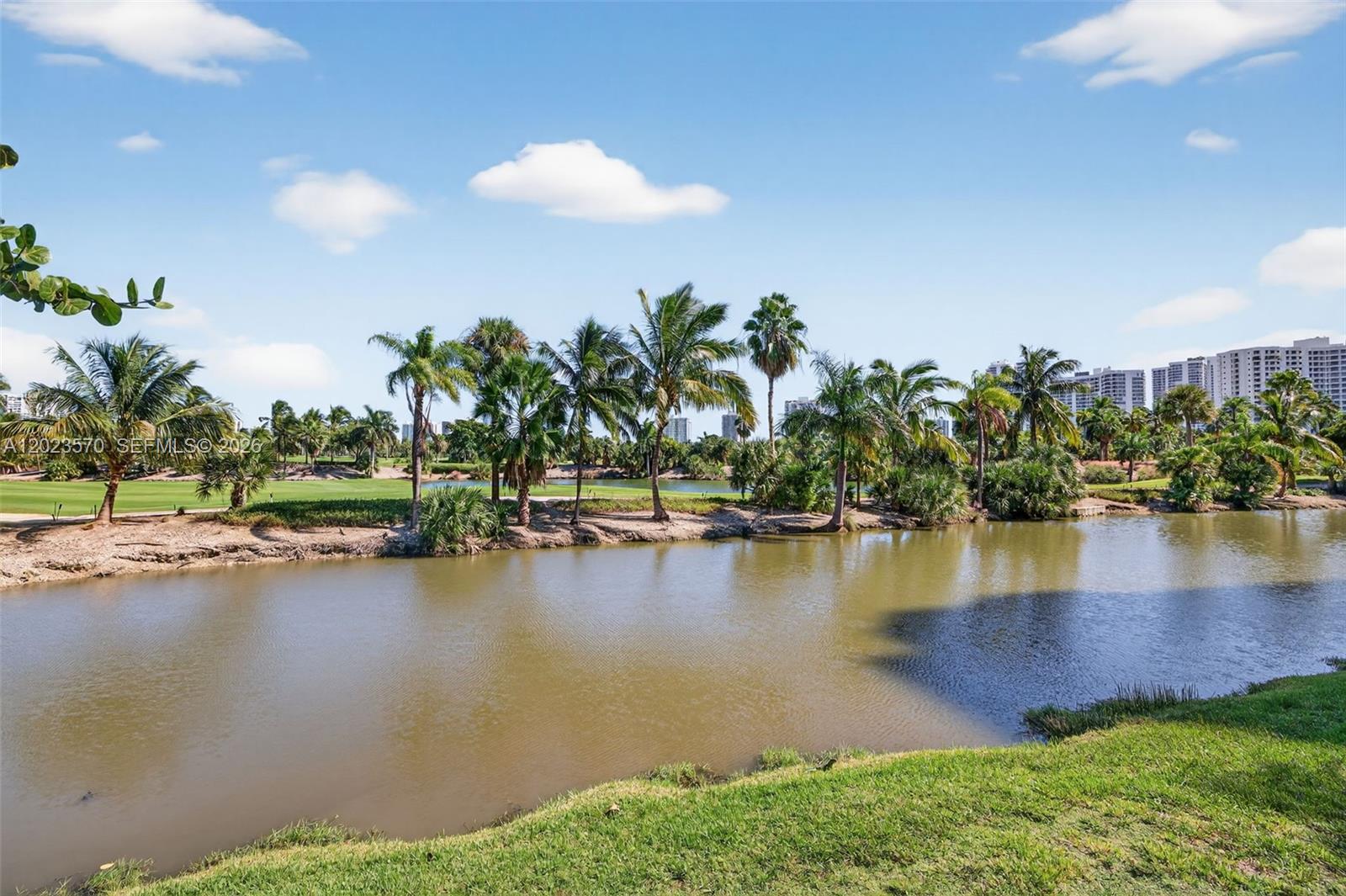 19501 W Country Club Dr #313, Aventura FL 33180