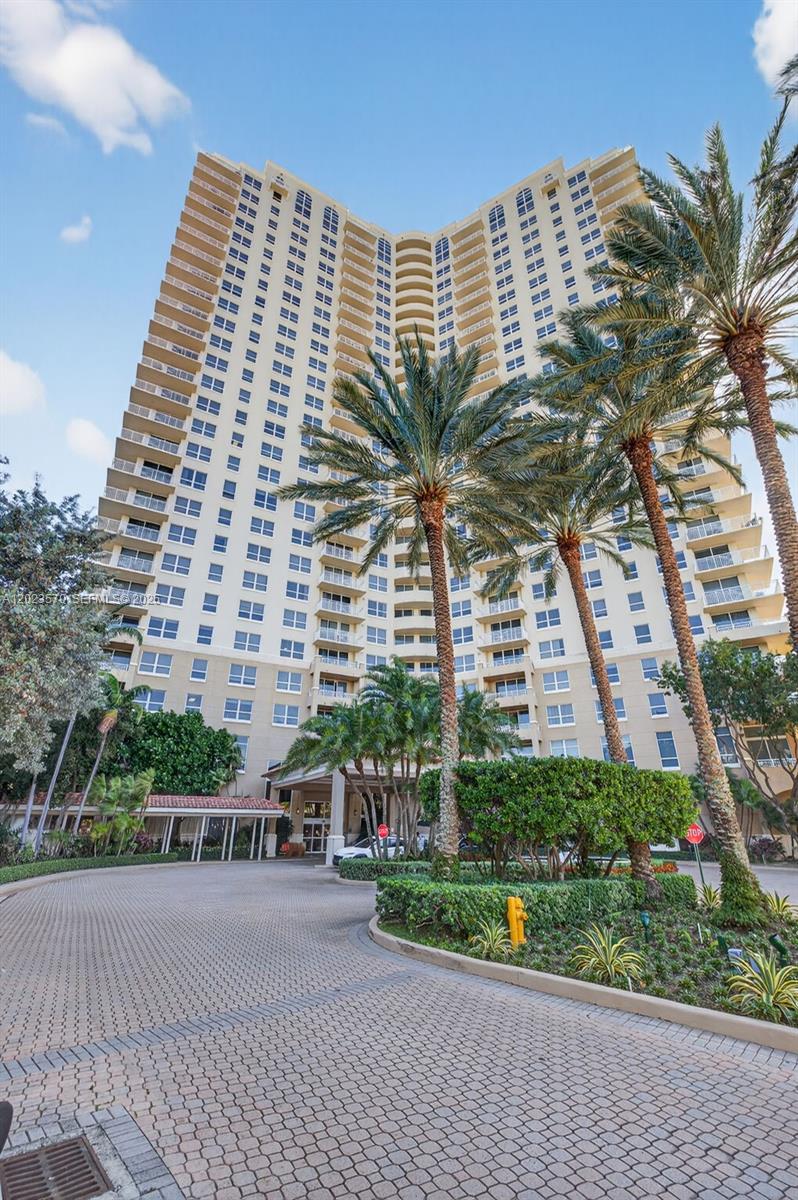 19501 W Country Club Dr #313, Aventura FL 33180