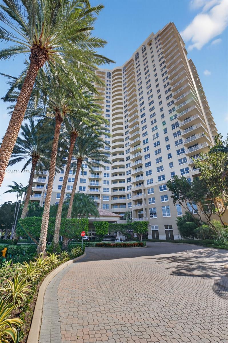 19501 W Country Club Dr #313, Aventura FL 33180