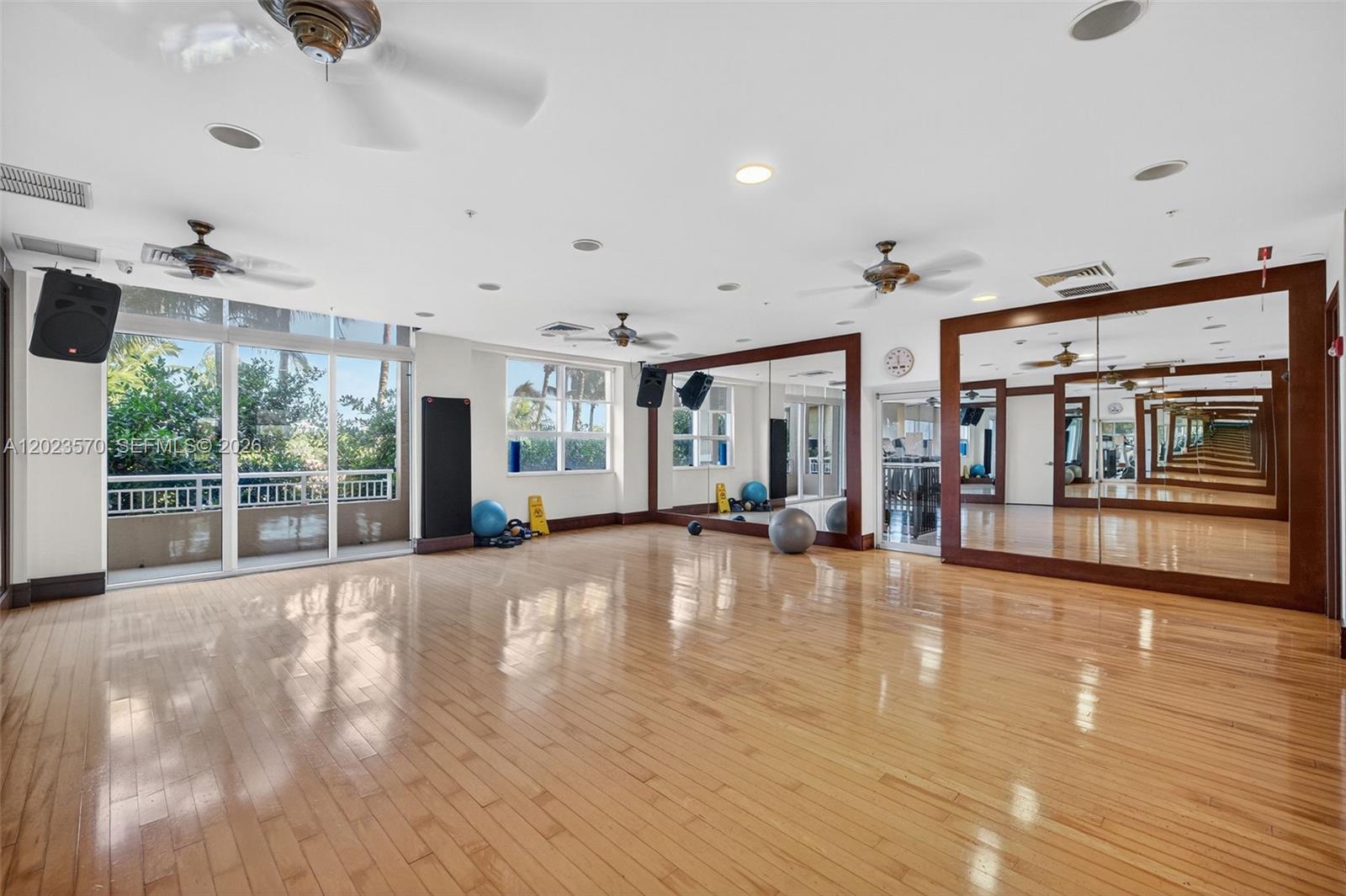 19501 W Country Club Dr #313, Aventura FL 33180
