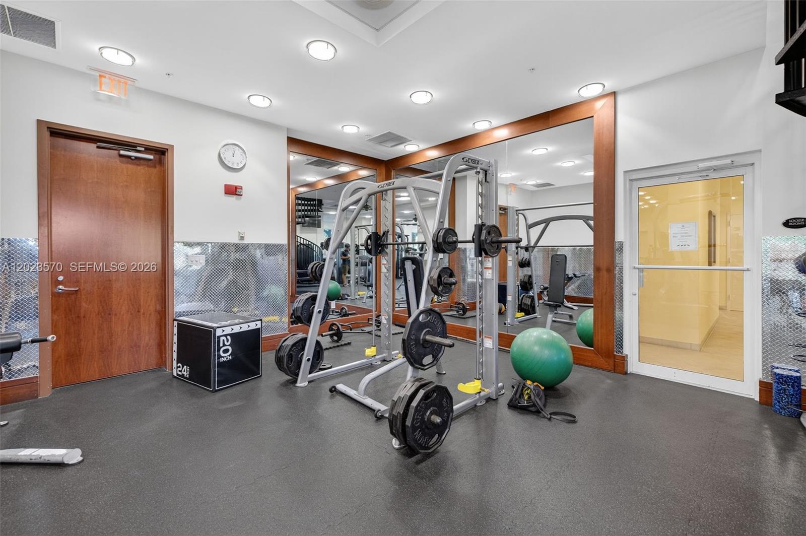 19501 W Country Club Dr #313, Aventura FL 33180