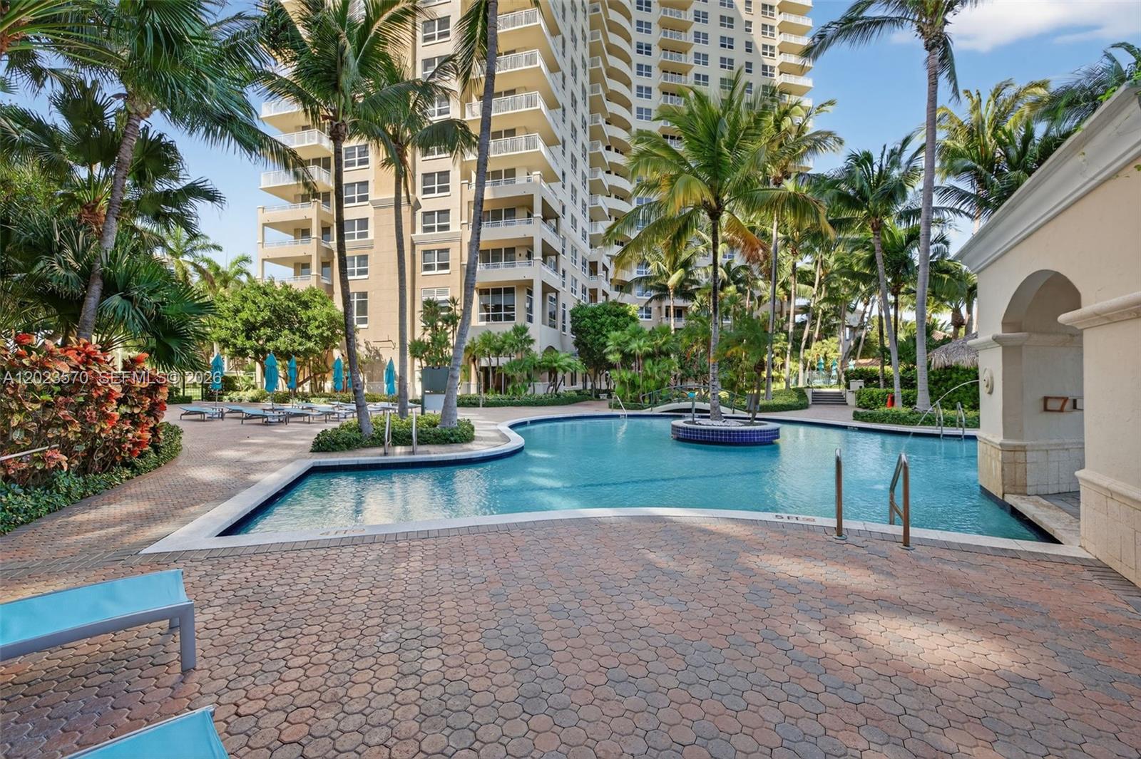 19501 W Country Club Dr #313, Aventura FL 33180