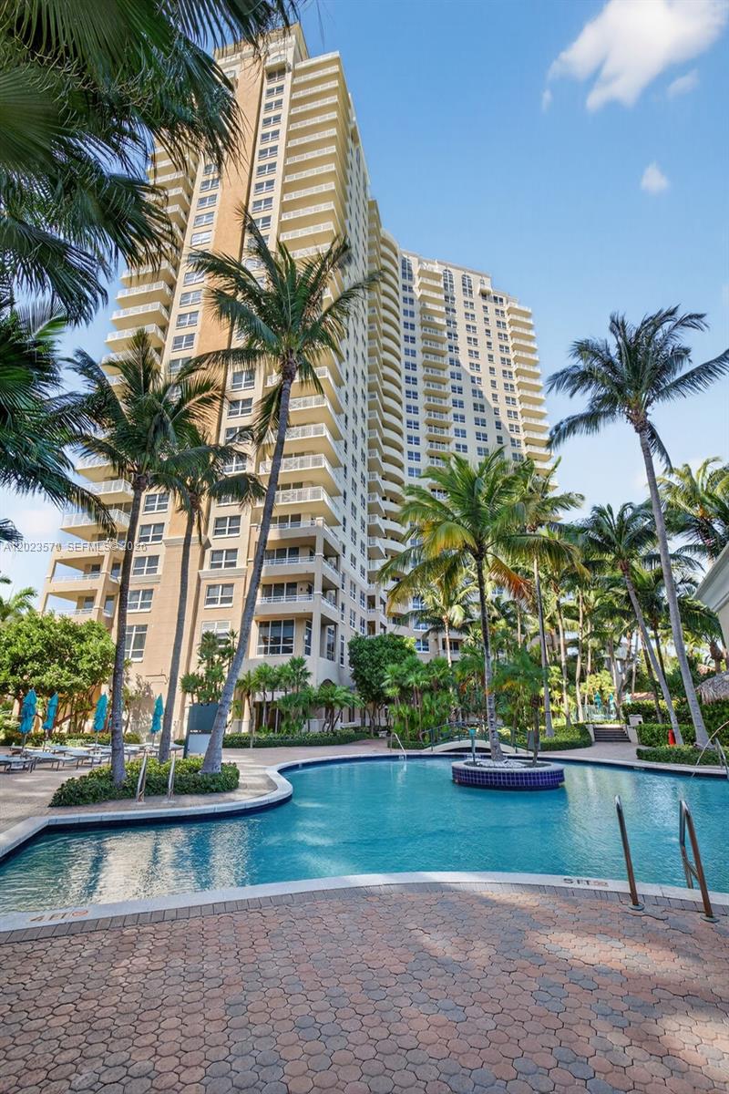 19501 W Country Club Dr #313, Aventura FL 33180