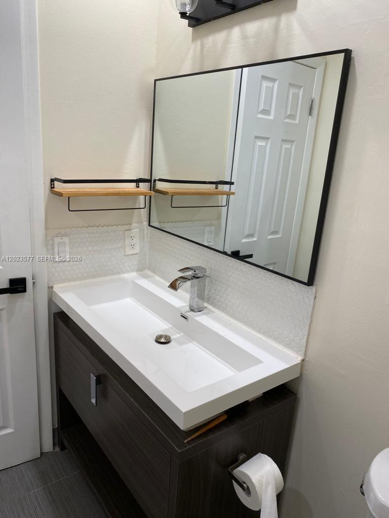 1901 NW S River Dr #12B, Miami FL 33125