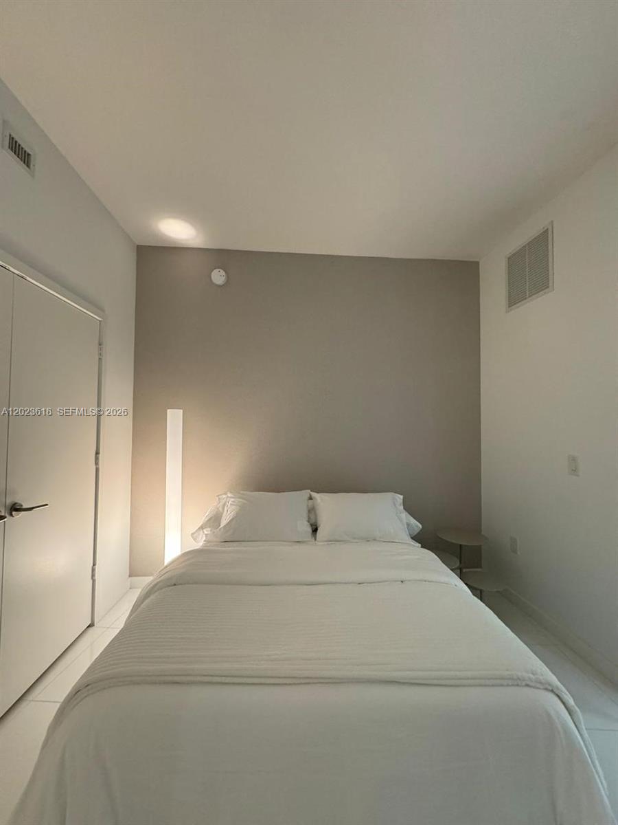 851 NE 1st Ave #1006, Miami FL 33132