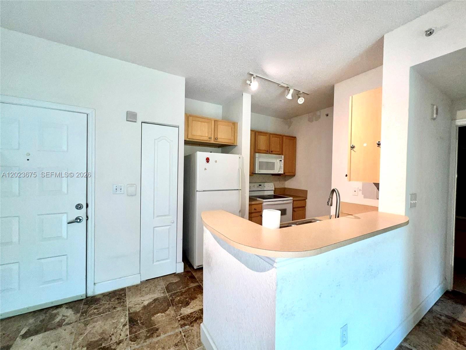 6001 SW 70th St #454, South Miami FL 33143