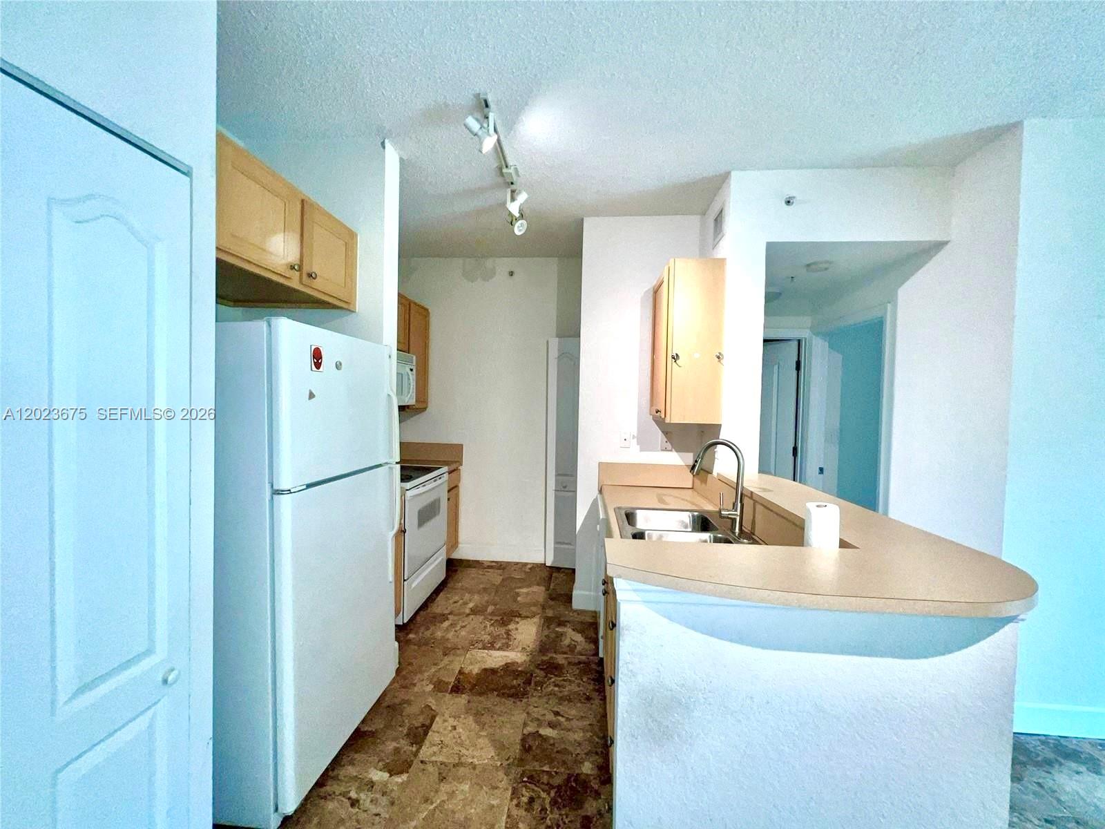 6001 SW 70th St #454, South Miami FL 33143