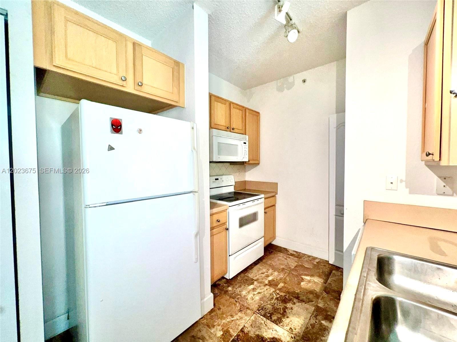 6001 SW 70th St #454, South Miami FL 33143