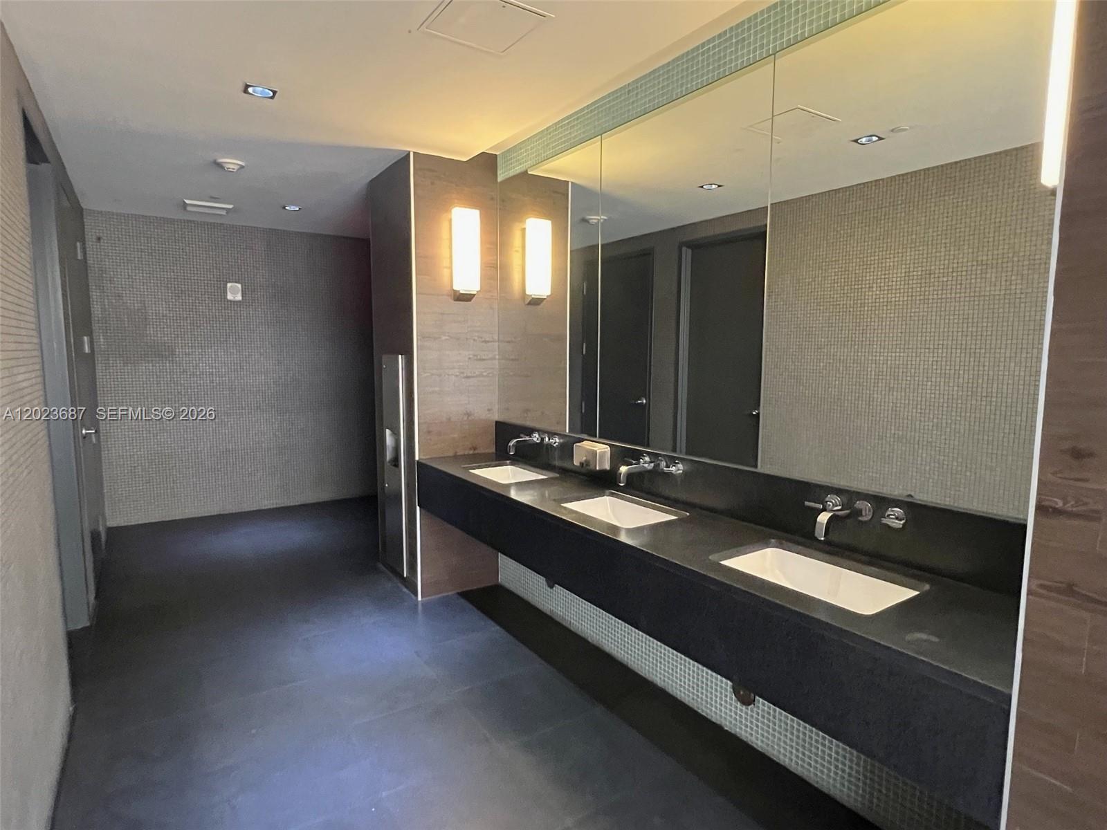 55 SE 6th St #1506, Miami FL 33131