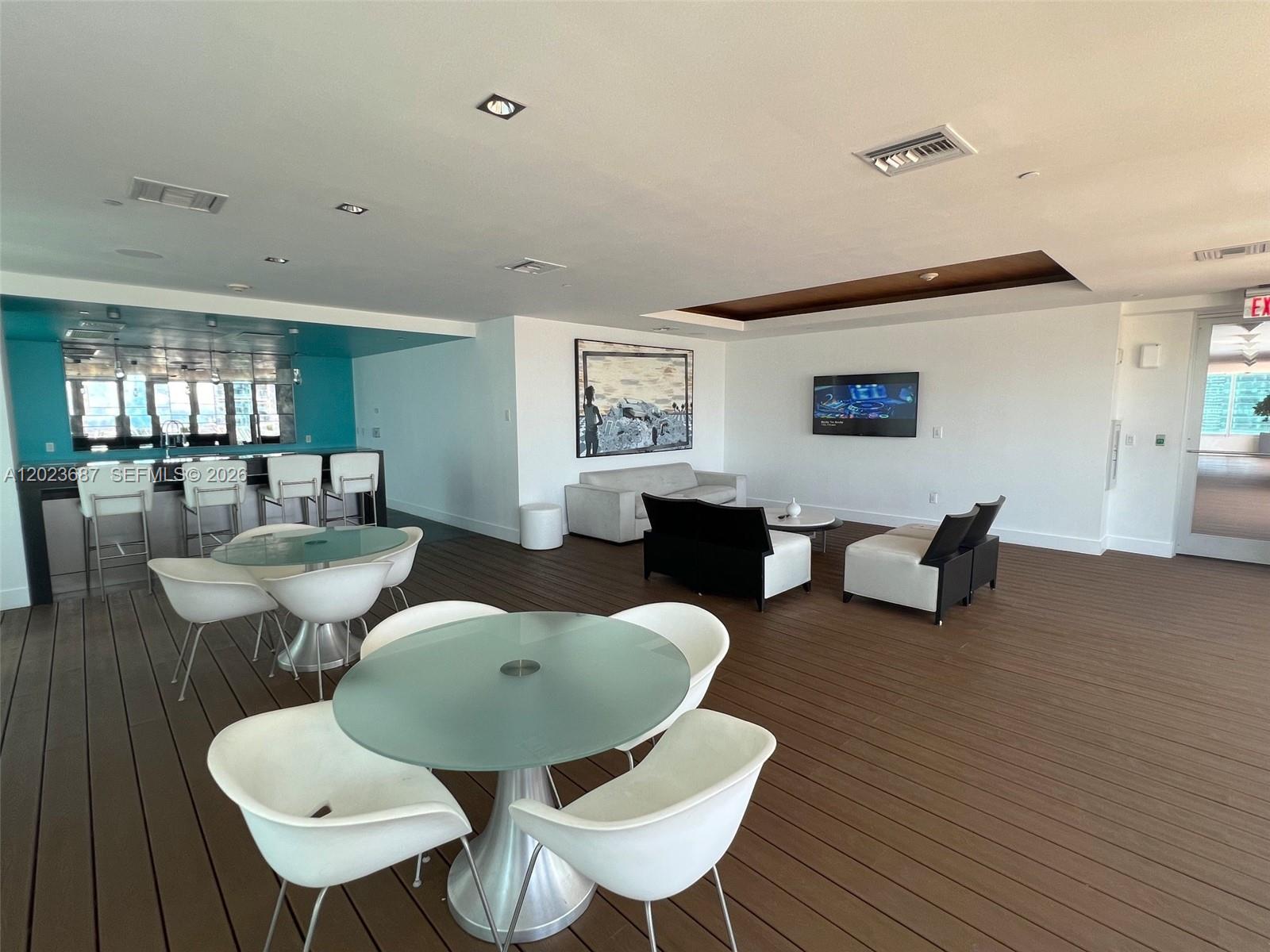 55 SE 6th St #1506, Miami FL 33131