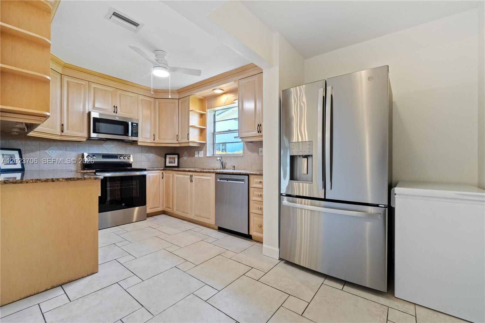 232 SE 6th St, Dania Beach FL 33004