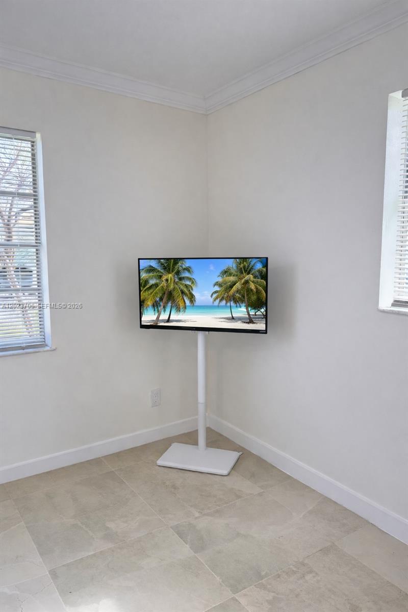 232 SE 6th St, Dania Beach FL 33004