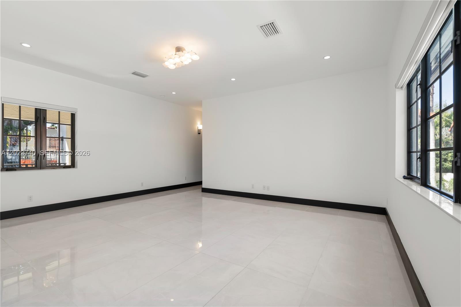 519 Alhambra Cir, Coral Gables FL 33134