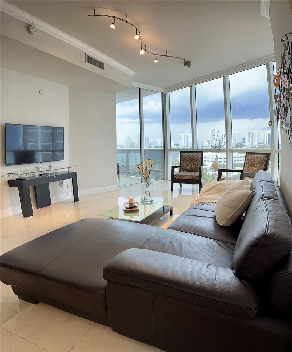 18101 Collins Ave #1108, Sunny Isles Beach FL 33160