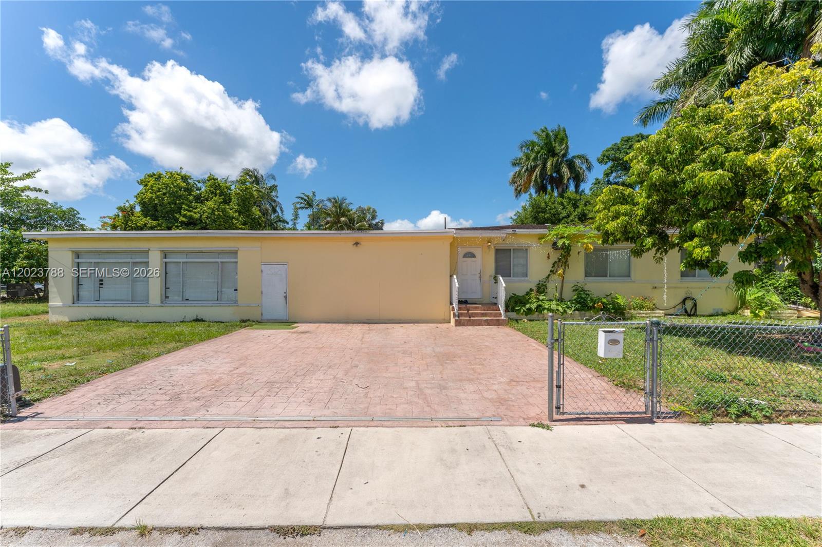 329 NW 13th St, Homestead FL 33030