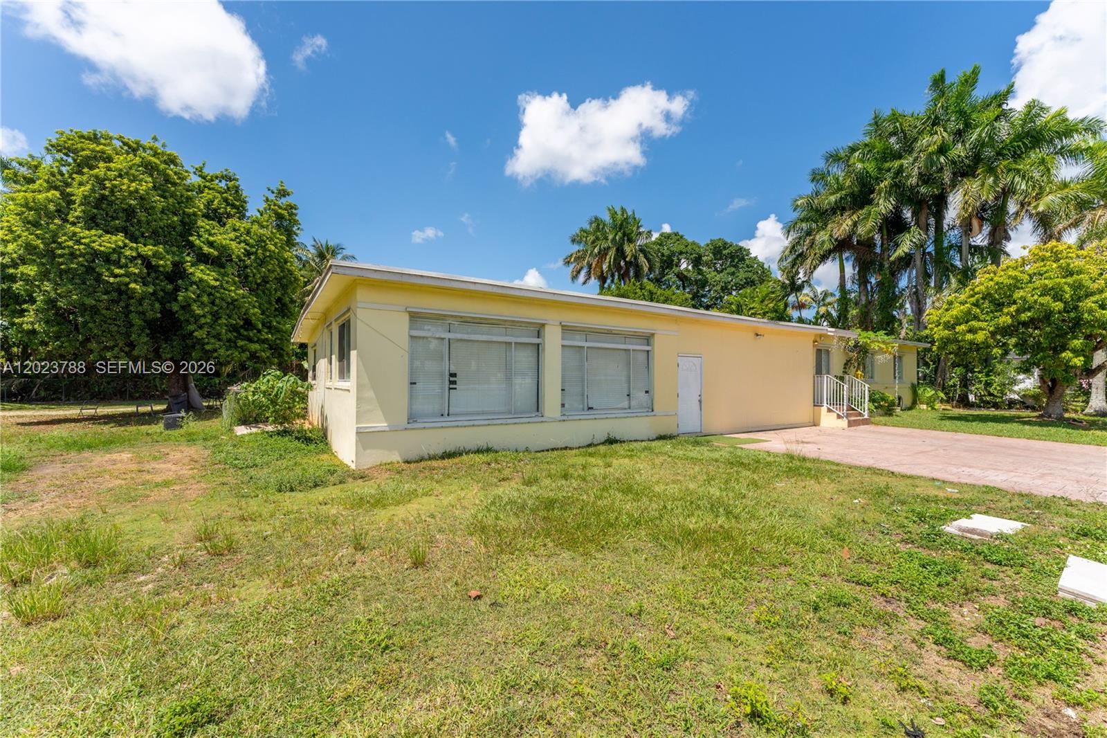 329 NW 13th St, Homestead FL 33030