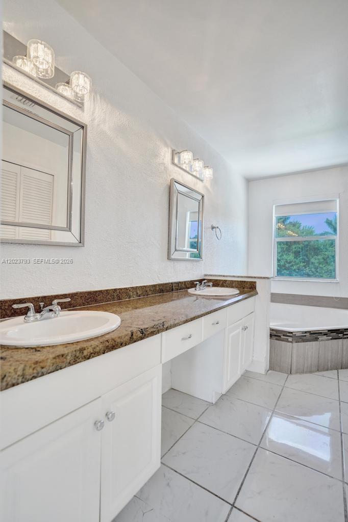 21461 Sawmill Ct, Boca Raton FL 33498