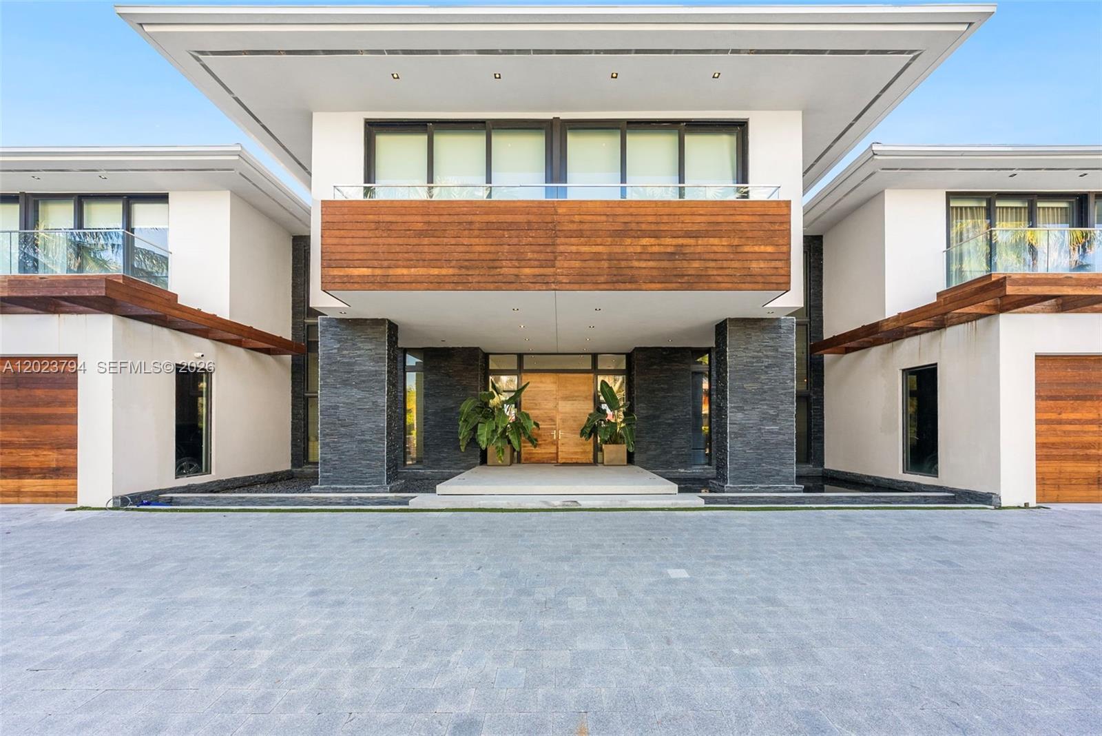 385 Centre Is, Golden Beach FL 33160