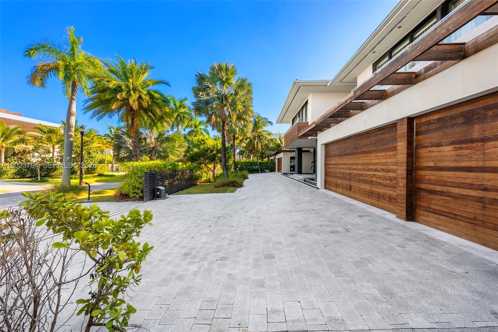 385 Centre Is, Golden Beach FL 33160