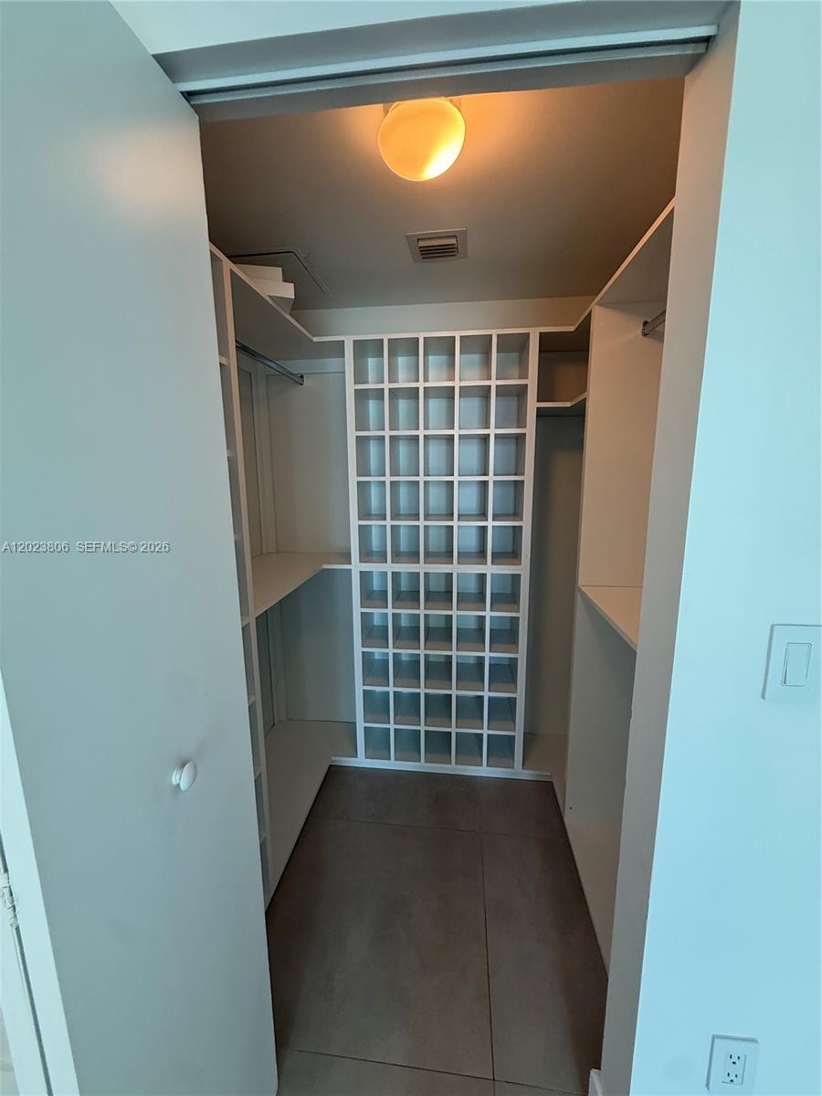 55 SE 6th St #1710, Miami FL 33131
