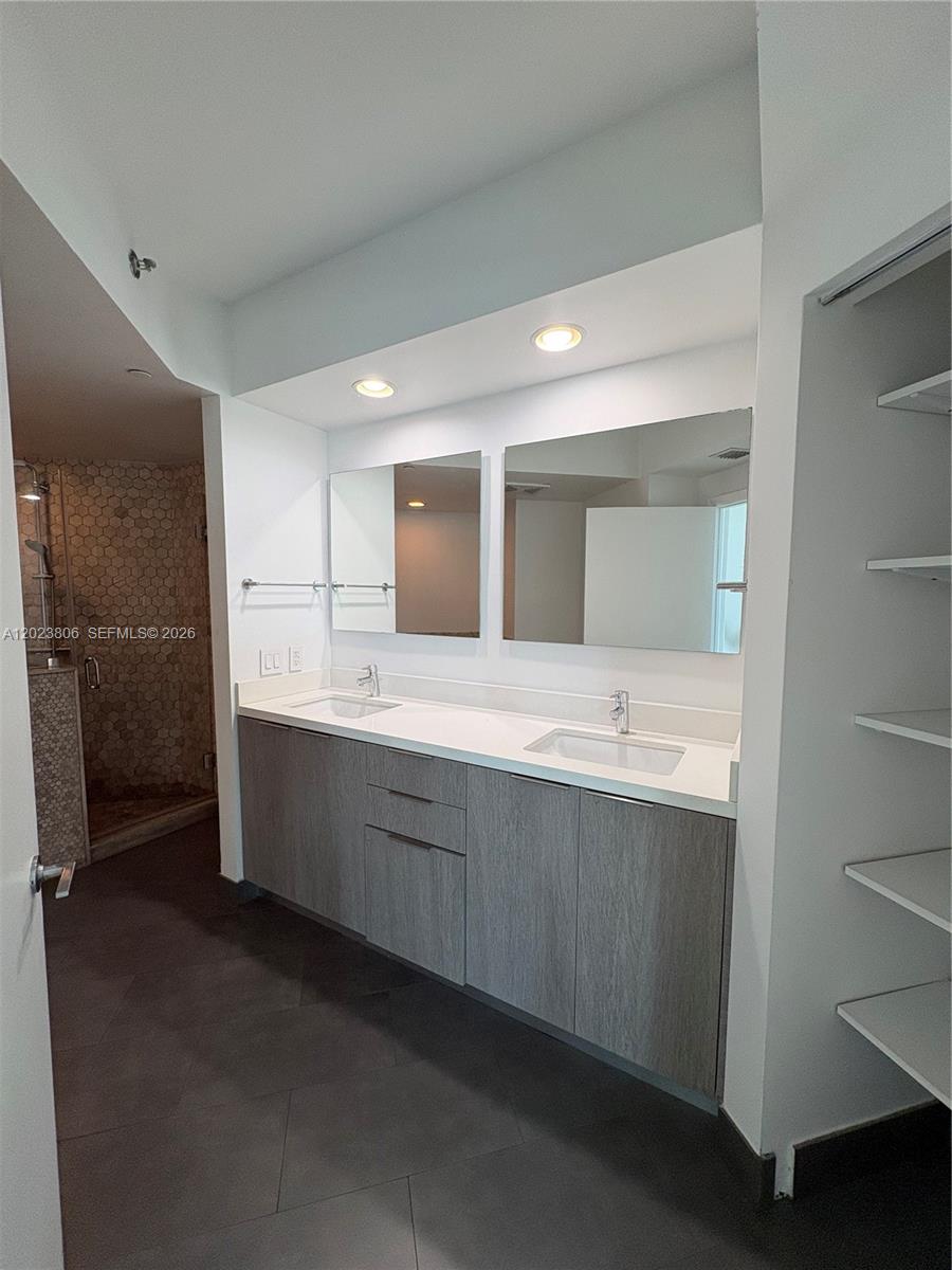 55 SE 6th St #1710, Miami FL 33131