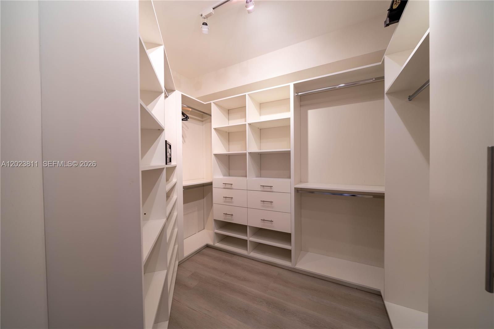 19900 E Country Club Dr #1120, Aventura FL 33180
