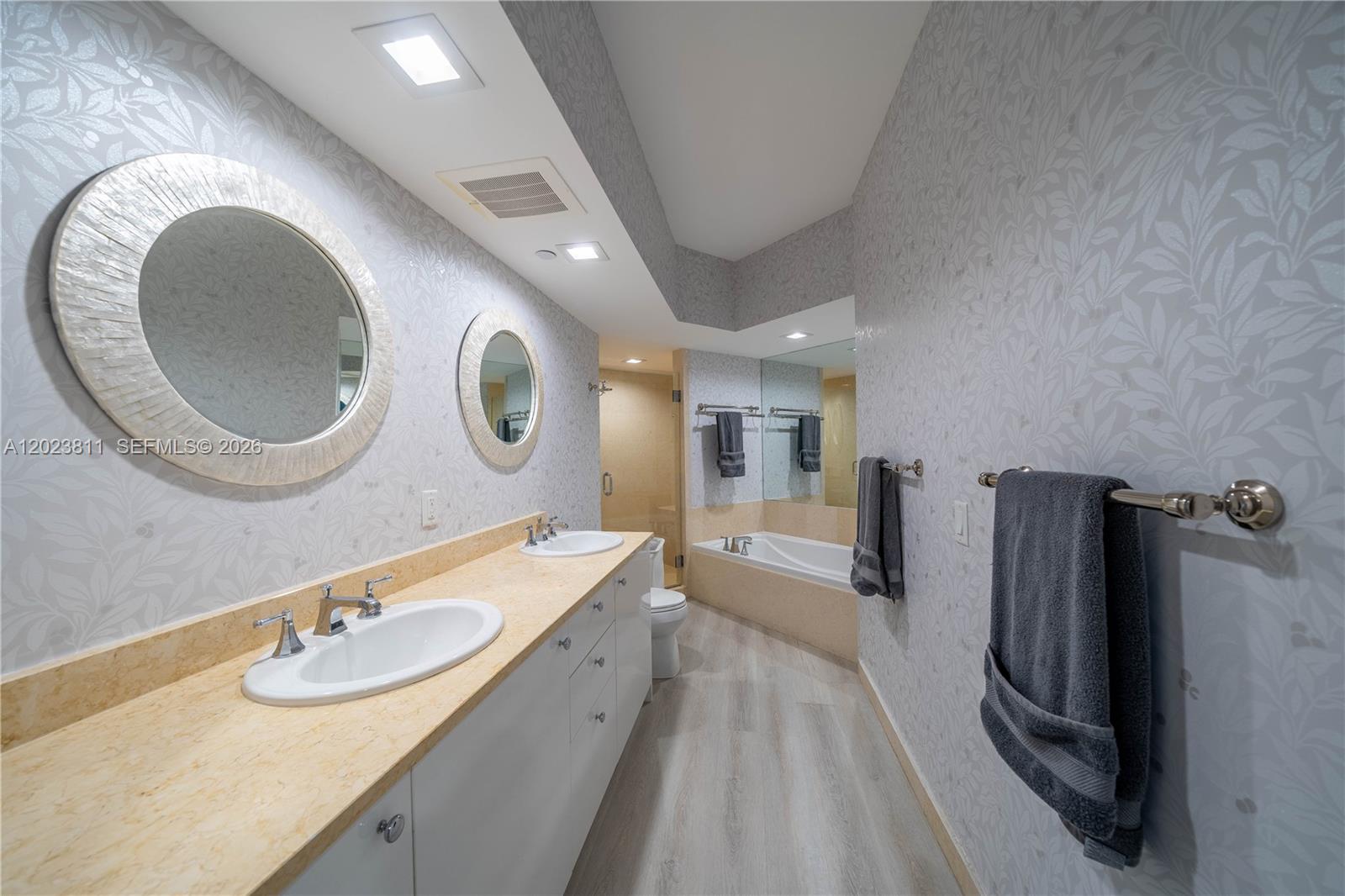 19900 E Country Club Dr #1120, Aventura FL 33180