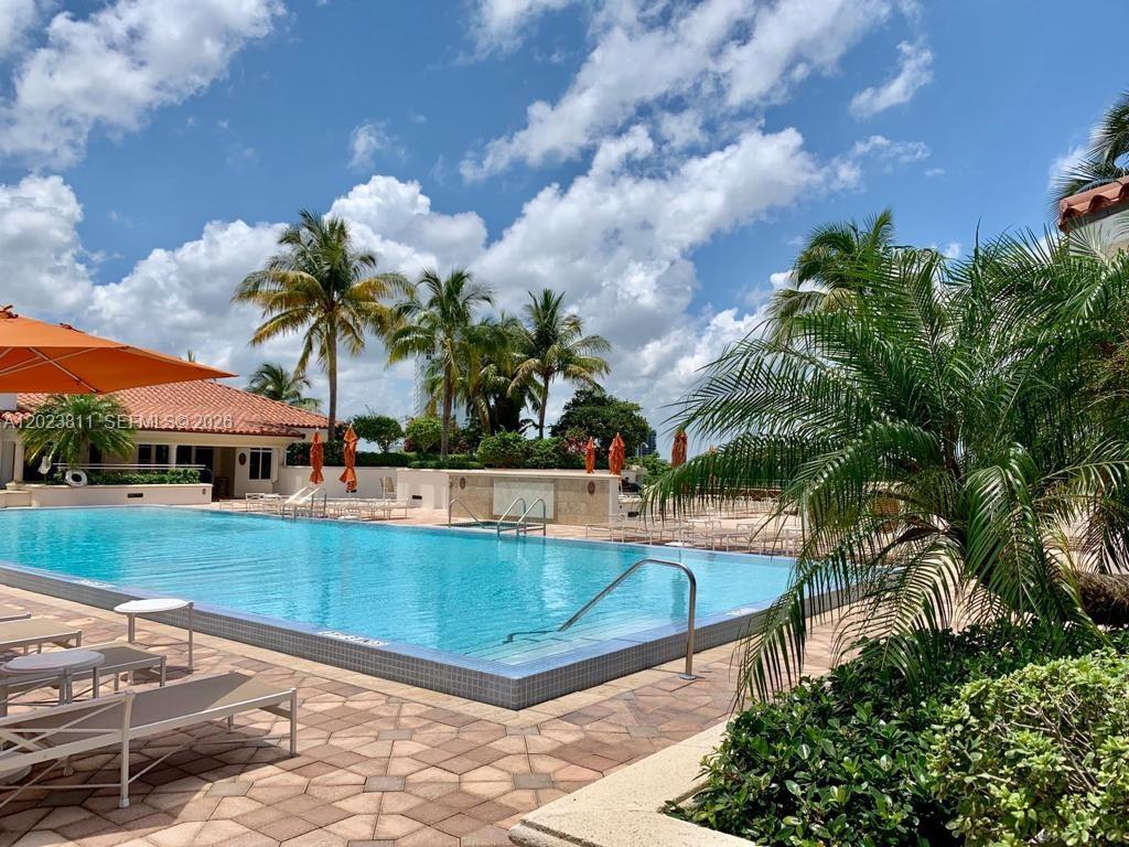 19900 E Country Club Dr #1120, Aventura FL 33180