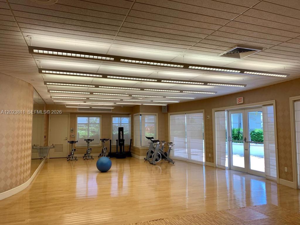 19900 E Country Club Dr #1120, Aventura FL 33180