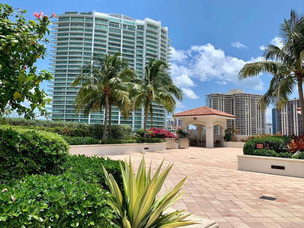 19900 E Country Club Dr #1120, Aventura FL 33180