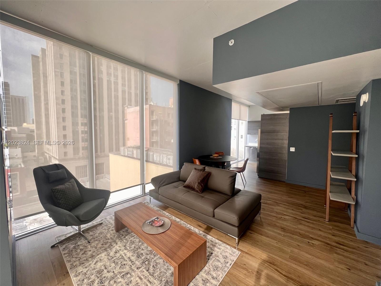 151 SE 1st St #810, Miami FL 33131