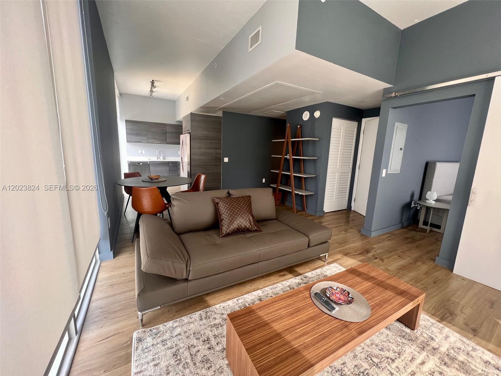 151 SE 1st St #810, Miami FL 33131