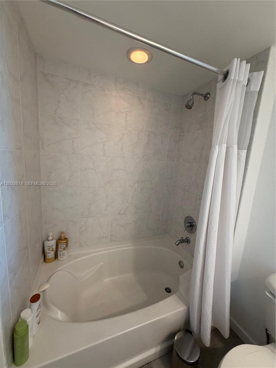 951 Brickell Ave #2006, Miami FL 33131