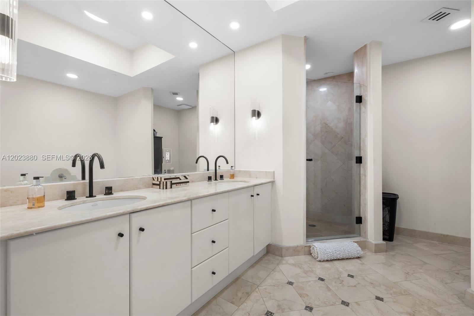 100 S Pointe Dr #509, Miami Beach FL 33139