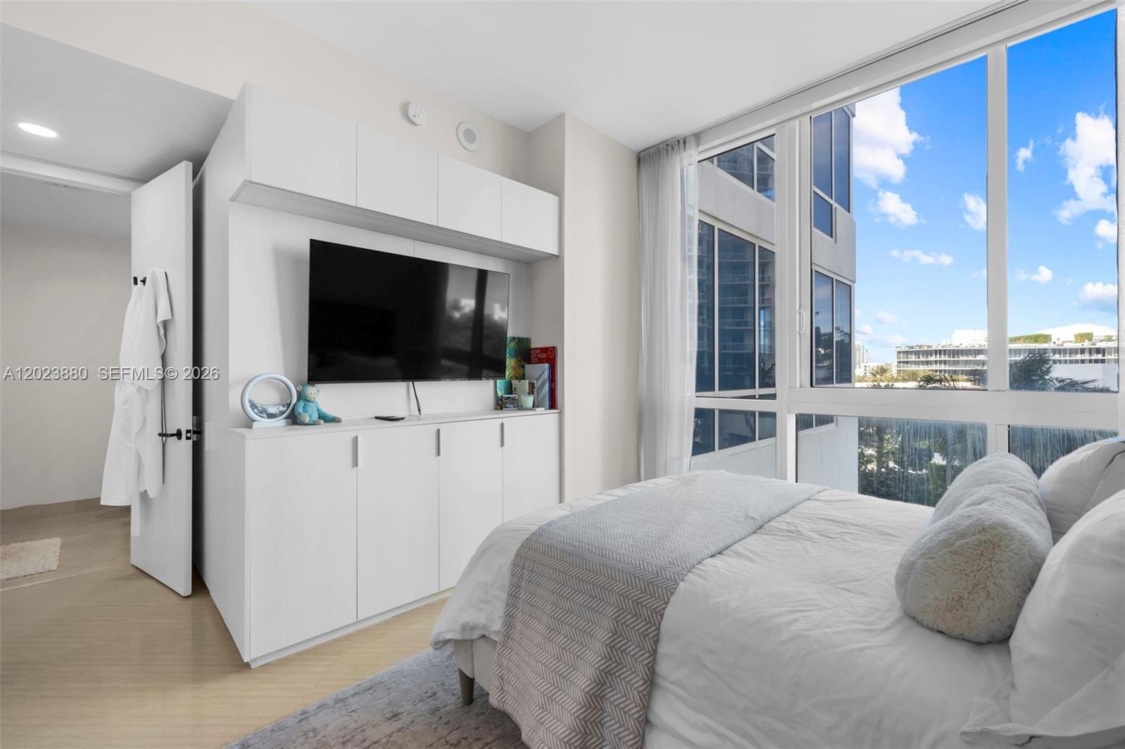 100 S Pointe Dr #509, Miami Beach FL 33139
