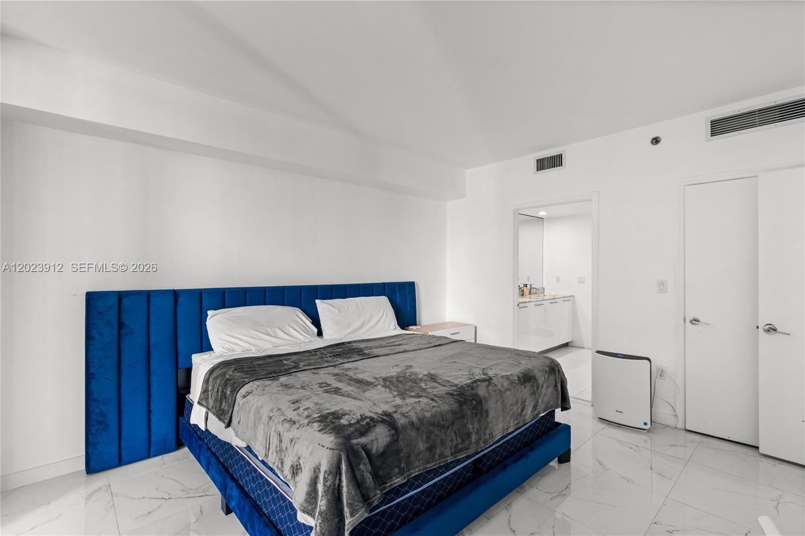 55 SE 6th St #1203, Miami FL 33131