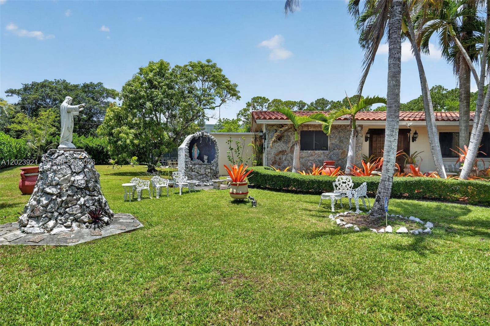8461 SW 68th St Rd, Miami FL 33143
