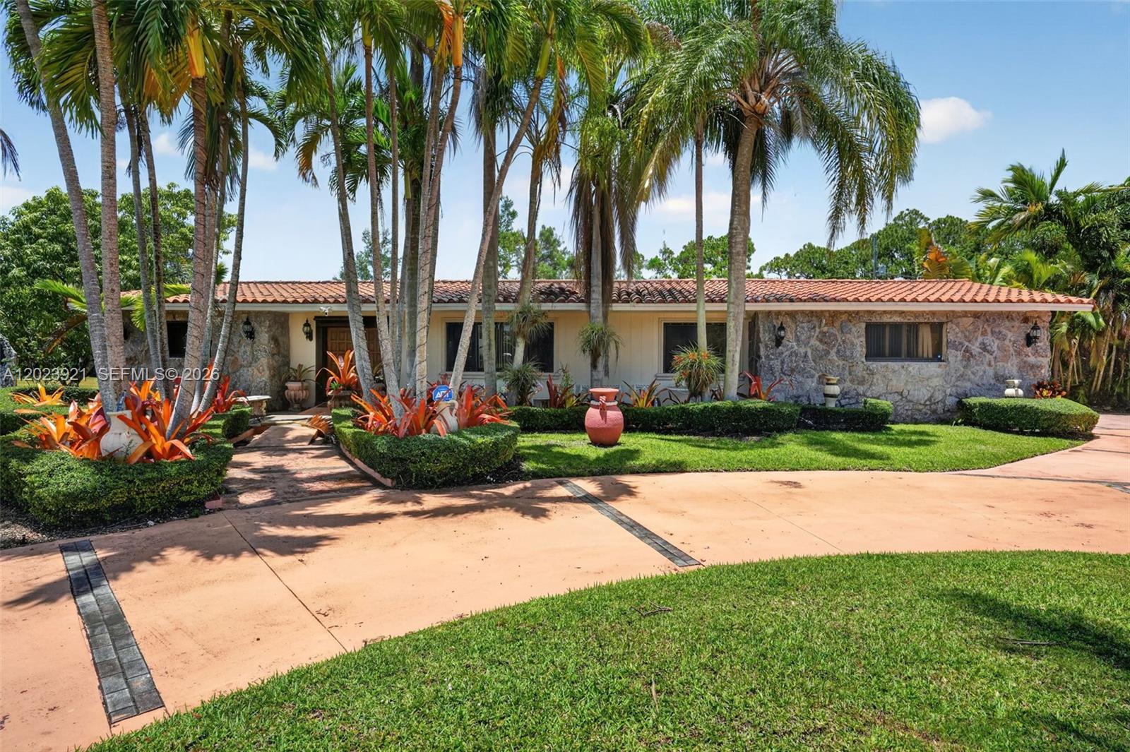 8461 SW 68th St Rd, Miami FL 33143
